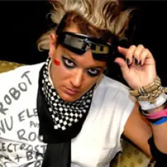 Фото артиста: John B