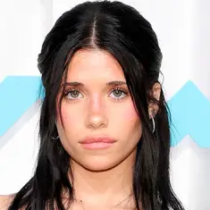 Nessa Barrett — фото артиста