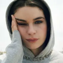 Kyana & Adele Castillon — Le Masque