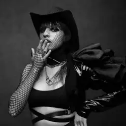 Lely45 — На люстрі