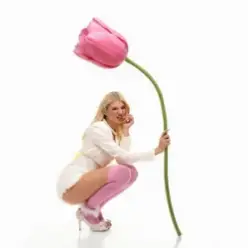 ULIANA ROYCE — Тюльпани