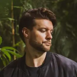 Yotto feat. CAPS - Wondering